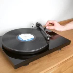 Pro-ject Audio Systems Debut Carbon Evo turntable With tpe Platter zoom image